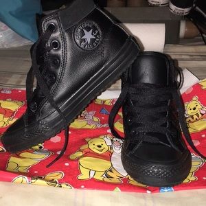 converse kids shoe/ color it’s all black SIZE 1.5 US